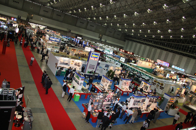 幕張メッセ9ホールに設けられた会場全景。