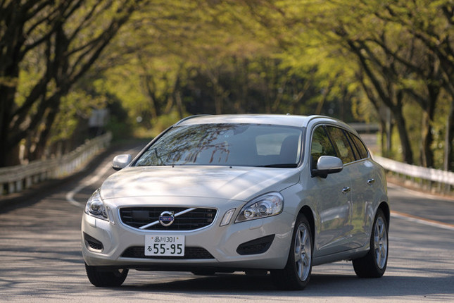 【スペック】DRIVe:全長×全幅×全高=4630×1845×1480mm/ホイールベース=2775mm/車重=1560kg/駆動方式=FF/1.6リッター直4 DOHC16バルブターボ(180ps/5700rpm、24.5kgm/1600-5000rpm)/価格=395万円(テスト車=470万円/ナビゲーションパッケージ=25万円/レザーパッケージ=25万円/セーフティパッケージ=25万円)