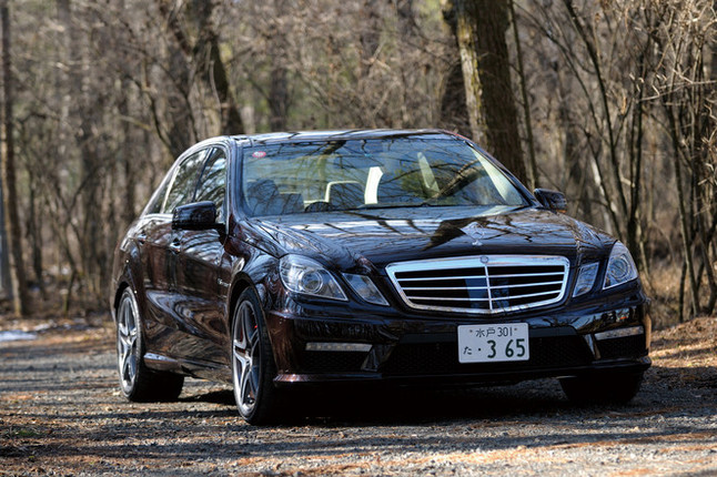 【スペック】全長×全幅×全高=4895×1870×1440mm/ホイールベース=2875mm/車重=1950kg/駆動方式=FR/5.5リッターV8DOHC32バルブツインターボ(557ps/5250-5750rpm、81.6kgm/2000-4500rpm)/価格=1495万円(テスト車=1733万円)