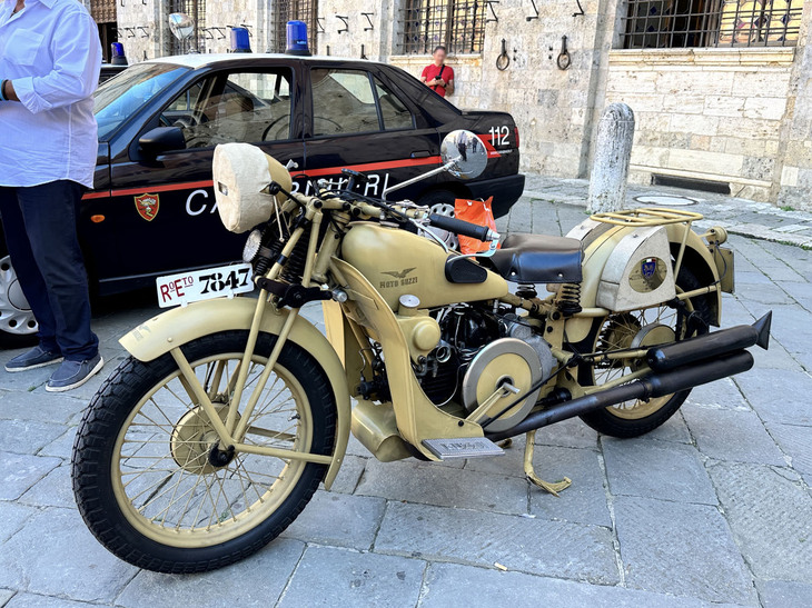 二輪コレクションも展示された。1937年「モト・グッツィGT17 500cc」。