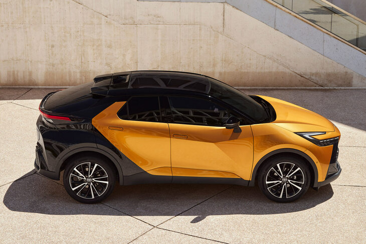 新型トヨタC-HR(サイド)