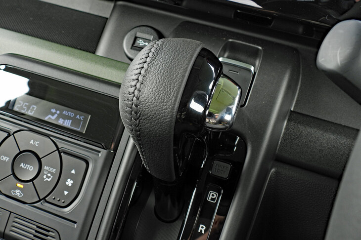 スズキ・スペーシア ギア ハイブリッドXZターボ(シフトセレクター)