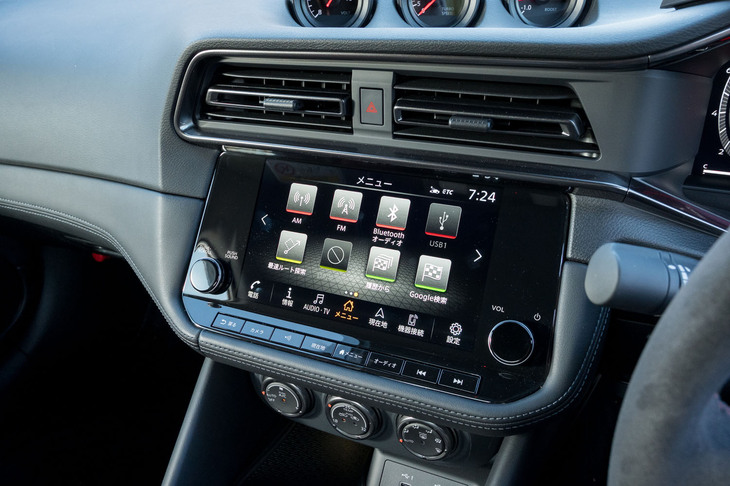 2024年モデルの「フェアレディZ」は全車が「Amazon Alexa」を搭載。こう見えてつながるクルマである。