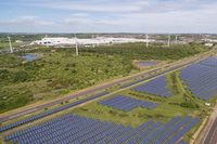 日産は2021年7月に、英サンダーランド工場を中心としたカーボンニュートラルへの取り組みを発表。日産とエンビジョンAESC、サンダーランド市が合計10億ポンド(約1527億円)の投資を行い、ゼロエミッションの実現へ向けたソリューションを確立するとしている。