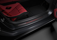 サイドシルは、「A90 Final Edition」ロゴ入りのプレートでドレスアップされている。