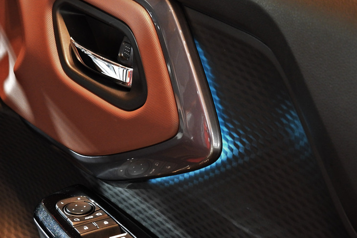 スズキeビターラZ(インテリアイルミネーション)