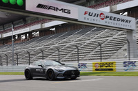 「メルセデスAMG GT63 4MATIC+ クーペ」(写真)と「メルセデスAMG GT63 S Eパフォーマンス クーペ」をレーシングコースで試乗。先導車や速度制限はなく、文字どおりの全開走行を味わうことができた。