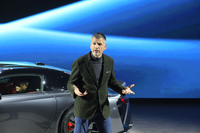 「GR GT」について語る、トヨタ自動車のサイモン・ハンフリーズCBO(チーフブランディングオフィサー)。「GR GTは、サーキットも走れる日常のクルマ。あらゆる場面に対応できる」などと、その魅力をアピールした。