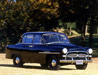 1955年1月に発売された初代「トヨペット・クラウン」は、海外メーカーのモデルのノックダウン生産が主流だった時代に、トヨタが自主開発した“純国産”の乗用車だった。