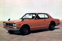 国産の旧車価格も上昇中。1970年代の名車として知られる“ハコスカ”こと「日産スカイライン ハードトップ2000GT-R」は、状態のいいものであれば2000万円以上の値をつける。
