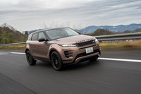 2024年モデルでは834万円だった「ダイナミックSE D300」は、2025年モデルでは799万円に。わずかながら買い求めやすくなっている。