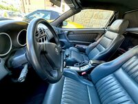 インテリアも車体色と合わせてコーディネートされている。
