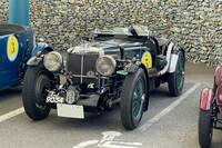 今回ガレージにはアストンマーティンDB2/4、トライアンフTR2、現代車のアバルト124スパイダーが収まっていたが、工場入りで不在だったのが戦前のMGマグネット。これも小宮さんのお気に入りだ。写真はコッパ・ディ小海に出場した時のもの。とはいえ最近は小型で取り回しの良いTR2の出番が多いという。