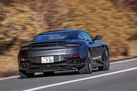 前ダブルウイッシュボーン、後ろマルチリンクとなるサスペンション形式を採用。ダンパーは3段階に切り替えを行えるアダプティブダンピングシステムを標準装備している。