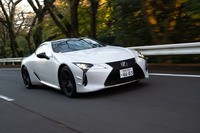 2023年6月に発表された「レクサスLC500“EDGE”」。60台の台数限定のためすでに完売だが、レクサスの開発部門が所有する貴重な車両を借り出してみた。