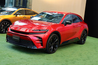 2023年10月6日に注文受け付けの始まった「トヨタ・クラウン スポーツ」。発売はハイブリッド車が同年11月ごろ、プラグインハイブリッド車は同年12月ごろが予定されている。