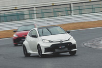 新たに設定された「サーキット」モードはオプションで選べる。GPSによる判定でサーキットなどの特定のエリアでアクティブになり、スピードリミッターの上限が引き上げられるほか、クーリングファンの出力が最大になる。