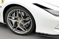 タイヤサイズは前が245/35ZR20 95Y、後ろが305/30ZR20。試乗車にはミシュランの高性能スポーツタイヤ「パイロットスーパースポーツ」が装着されていた。