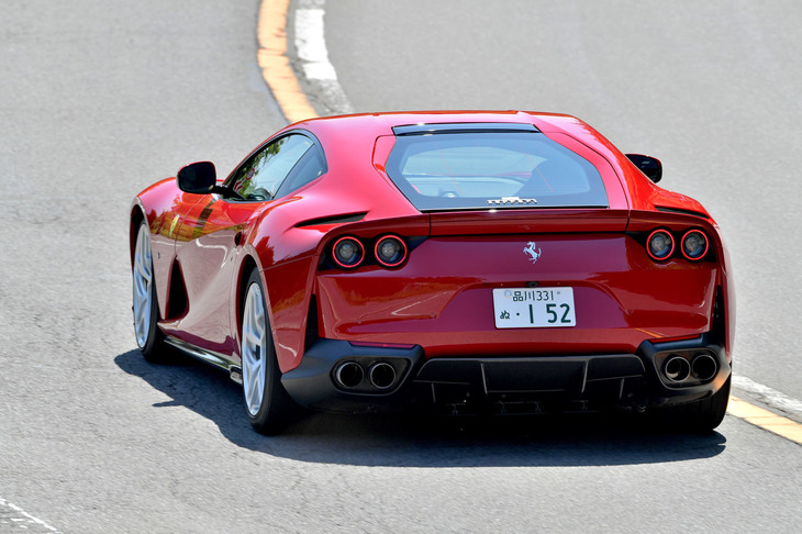 フェラーリ812スーパーファスト
	ボディーサイズ:全長×全幅×全高=4657×1971×1276mm/ホイールベース:2720mm/車重:1630kg(空車重量)/1525kg(乾燥重量)/駆動方式:FR/エンジン:6.5リッターV12 DOHC 48バルブ/トランスミッション:7段AT/最高出力:800ps(588kW)/8500rpm/最大トルク:718Nm(73.2kgm)/7000rpm/タイヤ:(前)275/35R20/(後)315/35R20(ピレリPゼロ)/価格:4000万円