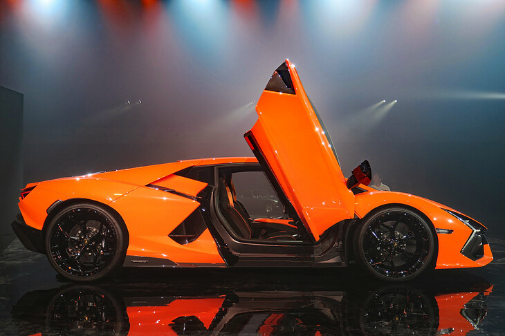 ランボルギーニ・レヴエルト(サイド)