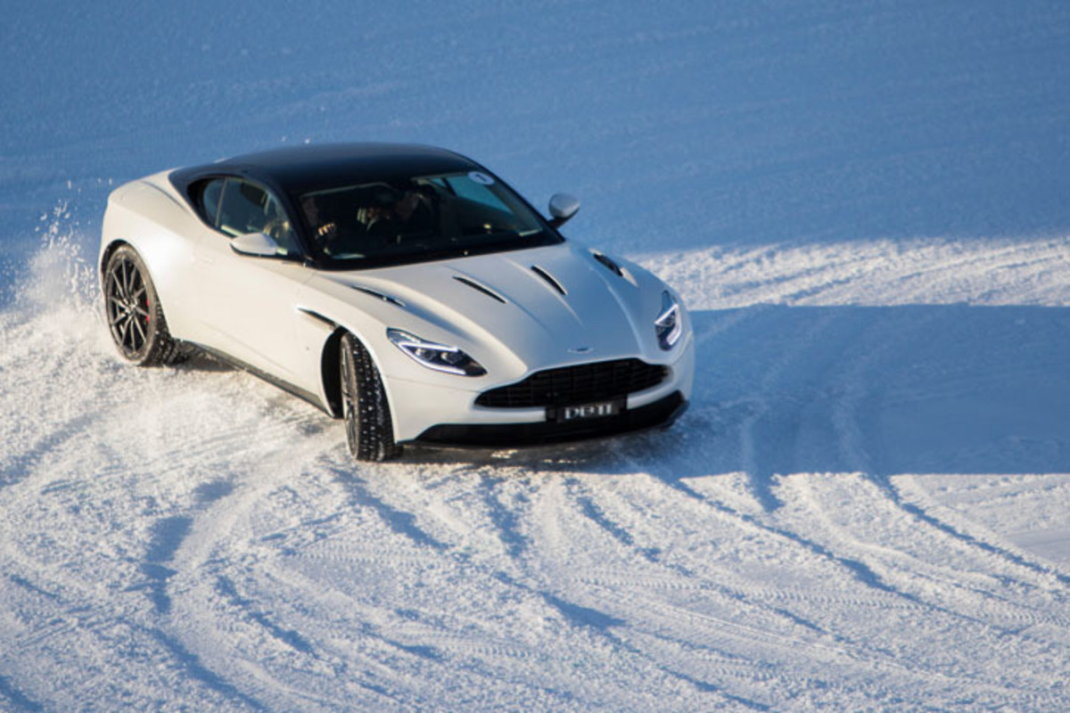 第439回：8月に雪上をテストドライブ!? アストンマーティン・オン