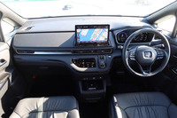 最新の「オデッセイ」のインテリア。基本的なデザインに変更はないが、ギアセレクターはレバーではなくスイッチ式になり、これまで10インチサイズだったセンターディスプレイは、11.4インチまたは9インチサイズが選択可能に。