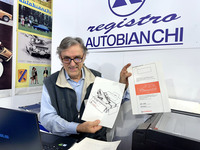 「アウトビアンキ保存会」のマルコ・レルダ会長。ブランドの歴史資料をデジタル保存していた。