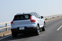 駆動用リチウムイオンバッテリーの容量は73kWhで、8年16万kmの製品保証が付帯する。一充電走行距離(WLTCモード)は590km。