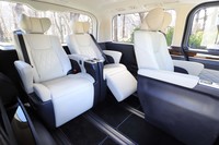 ホイールハウスが張り出しているため、3列目のカップルディスタンスは2列目よりも狭くなっている。とはいえ、十分以上の快適さだ。