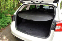 5人乗車時の荷室容量は、「レガシィツーリングワゴン」(520リッター)を上回る522リッター。後席を倒すことで、さらに拡大できる。(写真をクリックすると荷室のアレンジが見られます)