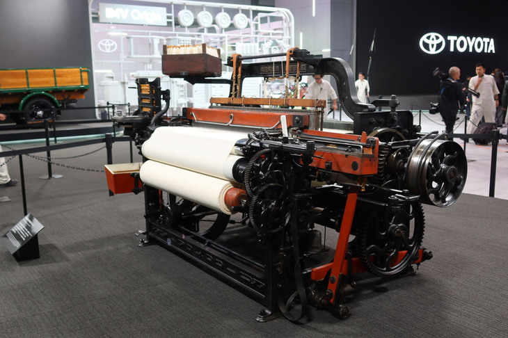 無停止杼換(ひがえ)式豊田自動織機(G型)