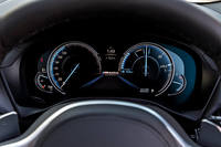 走行モードによってメーターのデザインも変更される。写真は燃料使用効率を引き上げる「エコプロ」モードの状態。