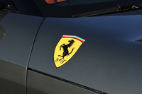 フェンダー部のスクーデリア・フェラーリエンブレムはデカールではなくエアブラシによって描かれている。