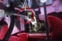 ステアリングシャフトの接続部には赤いペンキで印が付いていた。