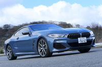 「BMW 8シリーズ」の名が復活するのは実に19年ぶりのこと。「6シリーズ」に代わり、BMWのハイエンドラグジュアリーラインを担当する。