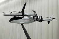 複数のプロペラで飛ぶ電動の飛行機「ホンダeVTOL」。実物はまだ完成していないものの、決して絵空事ではなく、運用可能な機体は実現できるという。