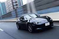 今回の改良では動力性能だけでなくサウンドに関しても手を加えており、駆動系からのノイズを排除した上でサイレンサーの内部構造をすべて見直し、低回転から高回転までリニアで伸び感のある力強い音色をつくり込んだという。