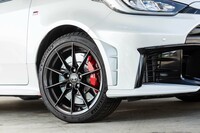 2020年のデビュー当初から採用されてきた、高性能スポーツタイヤ「ミシュラン・パイロットスポーツ4 S」。開発テスト時の結果が申し分ないものだったことから、専用のチューニングなどはせず、市販品をそのまま装着しているという。