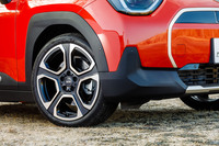 タイヤ&ホイールは18インチが標準で、この試乗車の19インチはオプションで選べる。