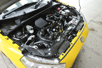 660ccの直3ターボエンジンは64psと9.4kgmを発生。JC08モード燃費はCVT仕様が25.2km/リッターで、5MT仕様が22.2kmリッター。