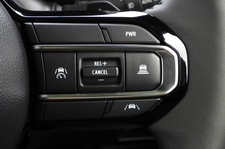 スズキ・スペーシア ギア ハイブリッドXZターボ(ステアリングスイッチ)