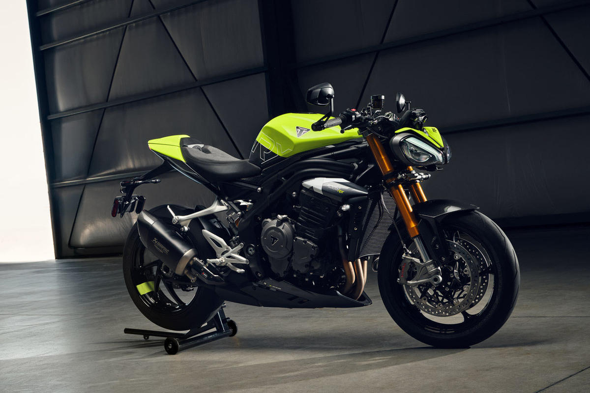 トライアンフがスポーツネイキッドバイク「スピードトリプル1200RX」を