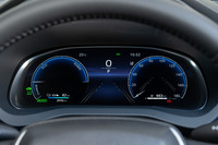 12.3インチのTFTカラー液晶メーター。試乗開始時はバッテリーがほぼ満充電の状態で、EV走行距離は82kmと表示されていた。