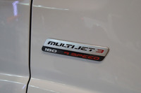 最高出力180PS、最大トルク450N・mを発生する2.3リッター直4ディーゼルターボエンジンを搭載。9段ATと組み合わされる。