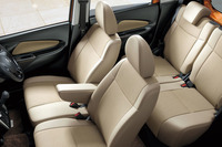 「デイズ ハイウェイスターXプレミアムセレクション」は、明るさと高級感が特徴のプレミアムコンビネーションインテリアを採用する。