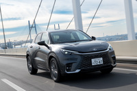 実質的に「ビスポークビルド」を注文できない現状では、購入の候補は「クール」「リラックス」に絞られる。降雪地以外にお住まいの方は、4WDは不要。後は、必要なオプションを選んでいけばいいだろう。(写真:向後一宏)