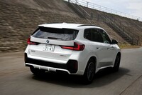 最高出力190PS、最大トルク247N・mという同じスペックの駆動用モーターを前後にそれぞれ搭載。システム最高出力は272PSにも達する。