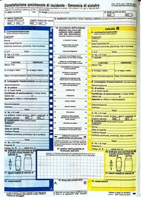 参考までに、これは損害保険会社が無料配布している欧州統一書式の交通事故報告書。当事者同士で書き込み、各自の保険会社に提出する。現在は複写式の紙だが、近い将来デジタル化されることが決定している。