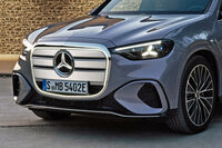 ほった「グリル単体もそうですけど、なんだか顔まわりだけ妙にビジーじゃありません? ボンネットのウネウネとか……」