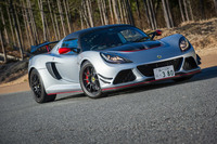 日本仕様の車両重量は、MT仕様で1110kg、AT仕様で1121kgとなっている。